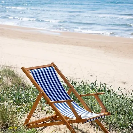 House On The Close To Olympia Катаколон