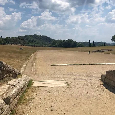 House On The Close To Olympia *