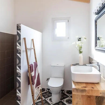 House On The Close To Olympia *