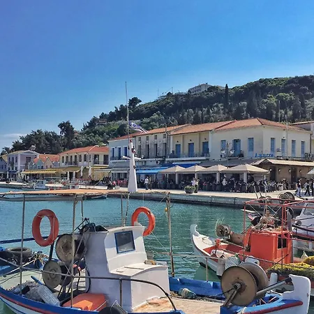 House On The Close To Olympia * Katakolo