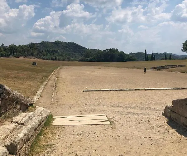 House On The Close To Olympia *