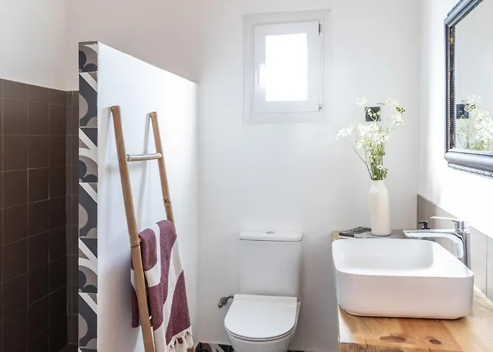 House On The Close To Olympia *