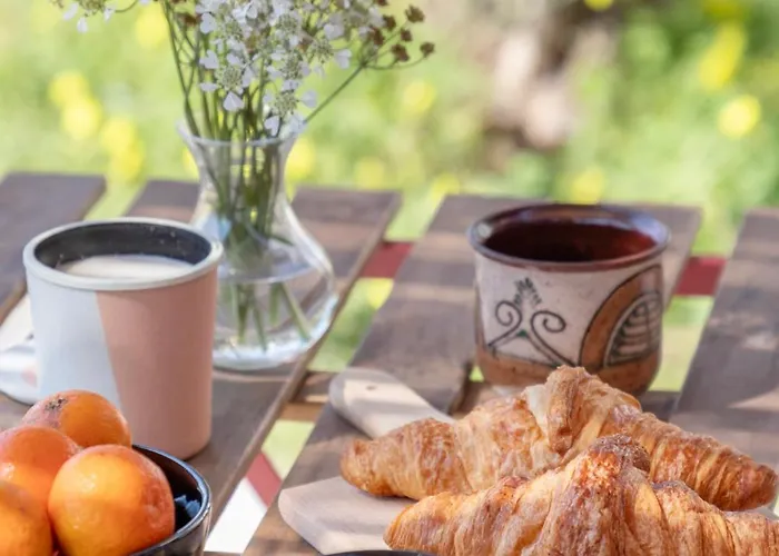 House On The Close To Olympia *